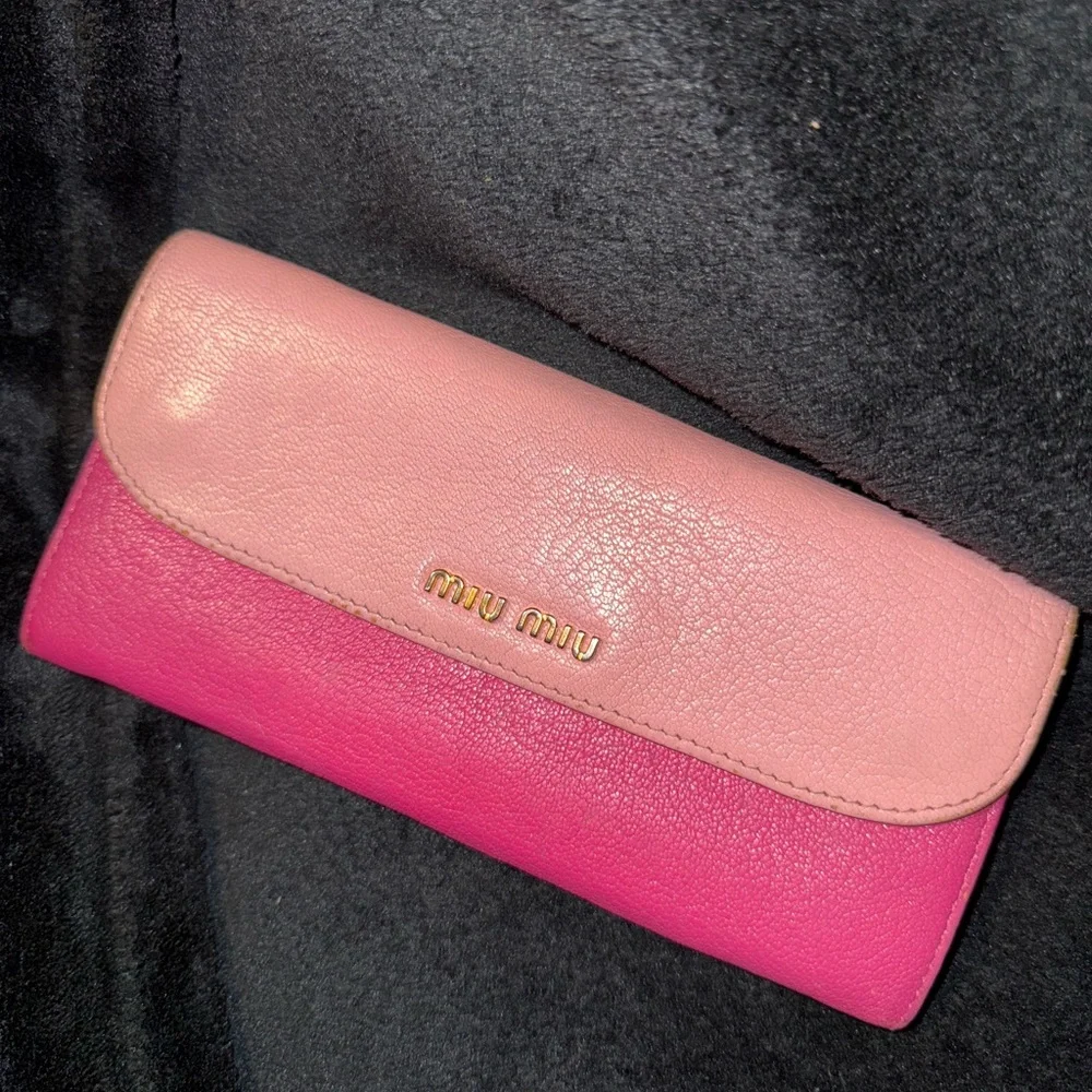 Miu Miu Pink Leather Wallet with Gold Logo - Picture 13 of 16